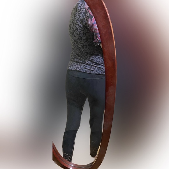 000 Lorna Jane black leggings with netted areas - size medium - Picture 10 of 11